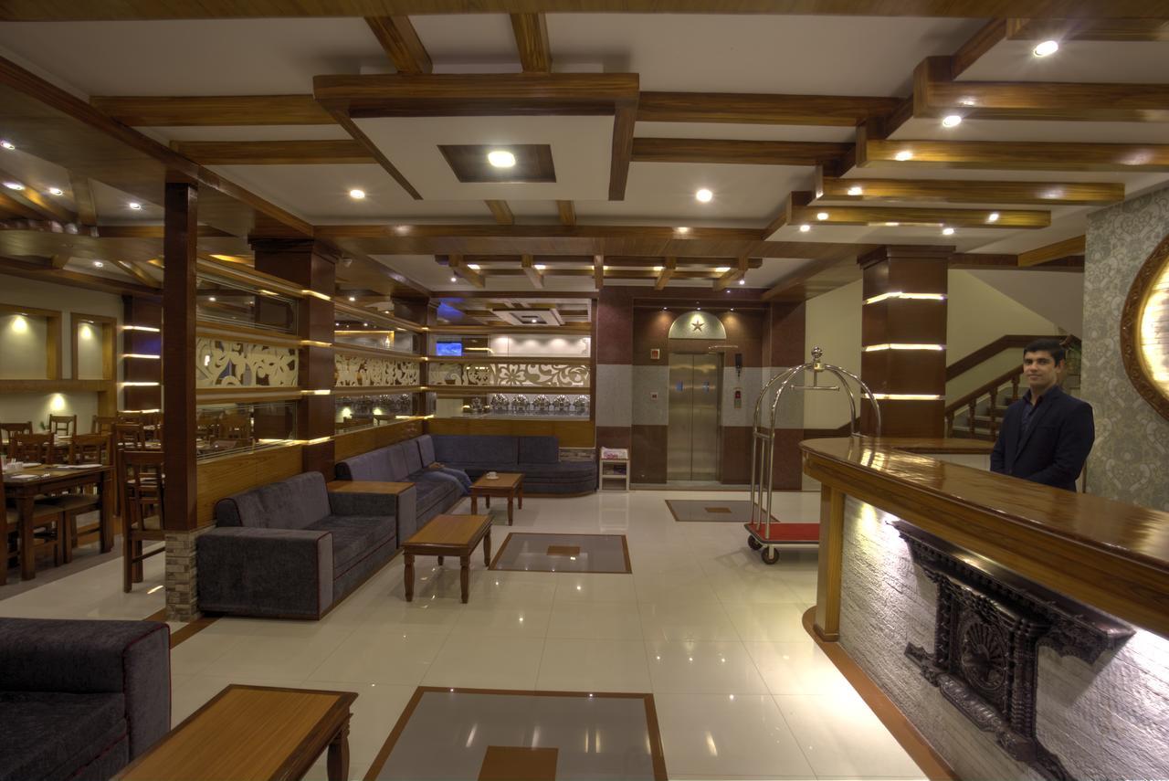 פוקהרה Hotel White Pearl מראה חיצוני תמונה