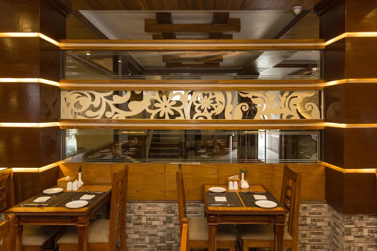 פוקהרה Hotel White Pearl מראה חיצוני תמונה