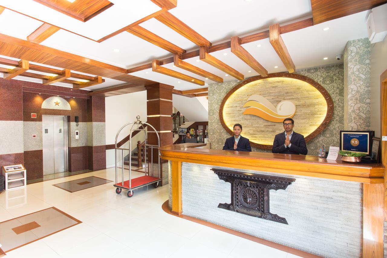 פוקהרה Hotel White Pearl מראה חיצוני תמונה