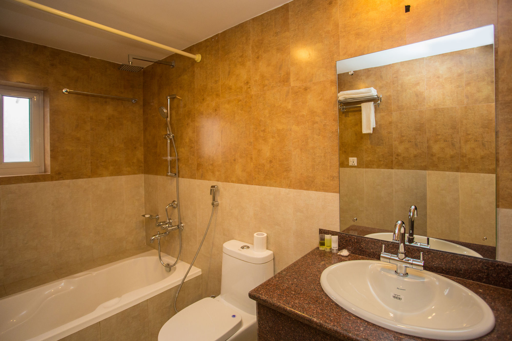 פוקהרה Hotel White Pearl מראה חיצוני תמונה