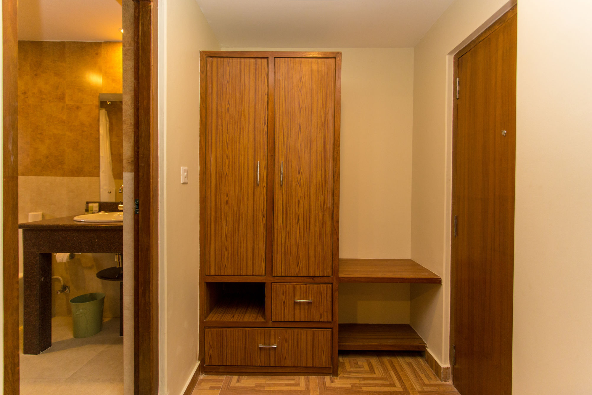פוקהרה Hotel White Pearl מראה חיצוני תמונה