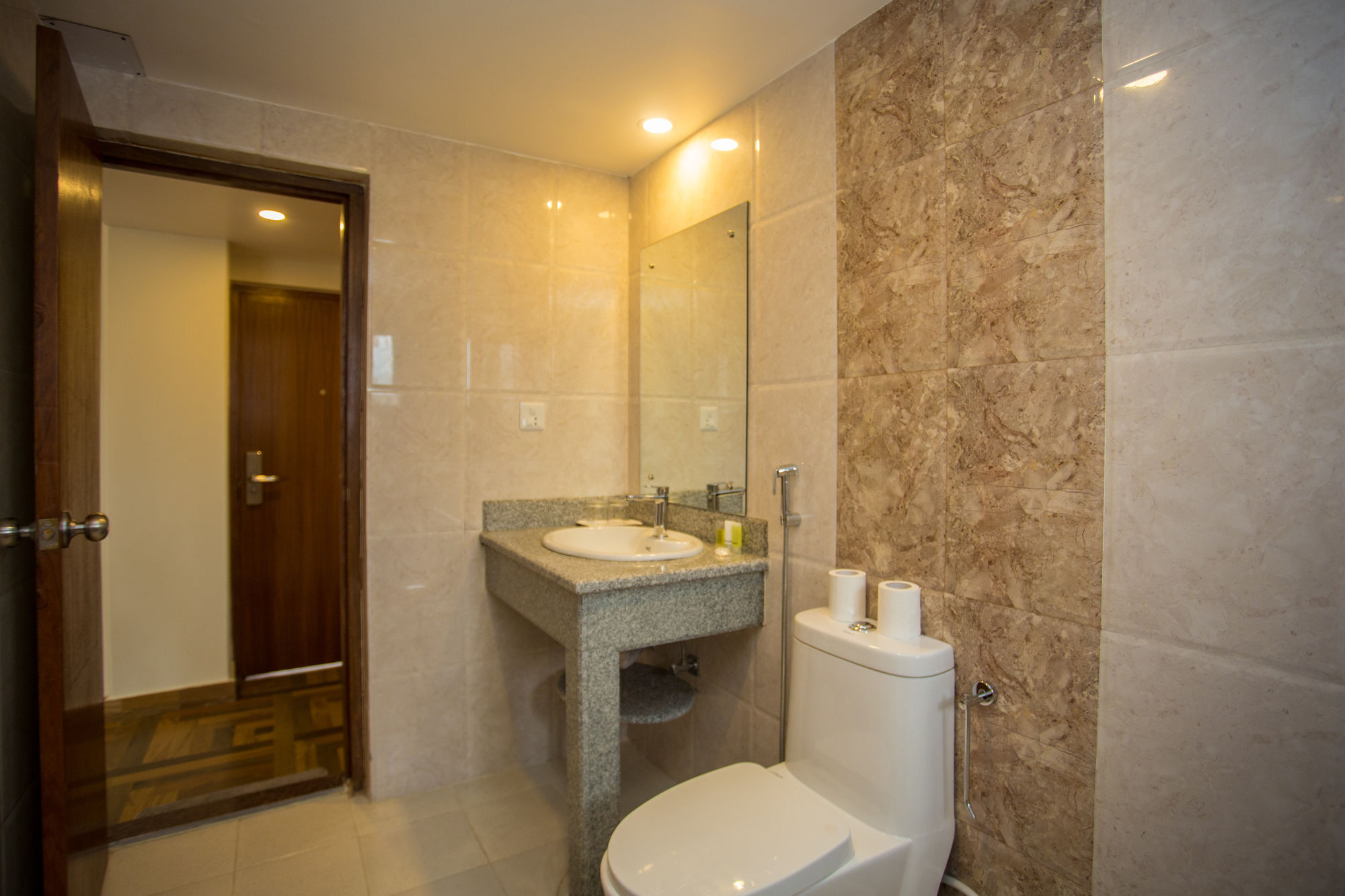 פוקהרה Hotel White Pearl מראה חיצוני תמונה