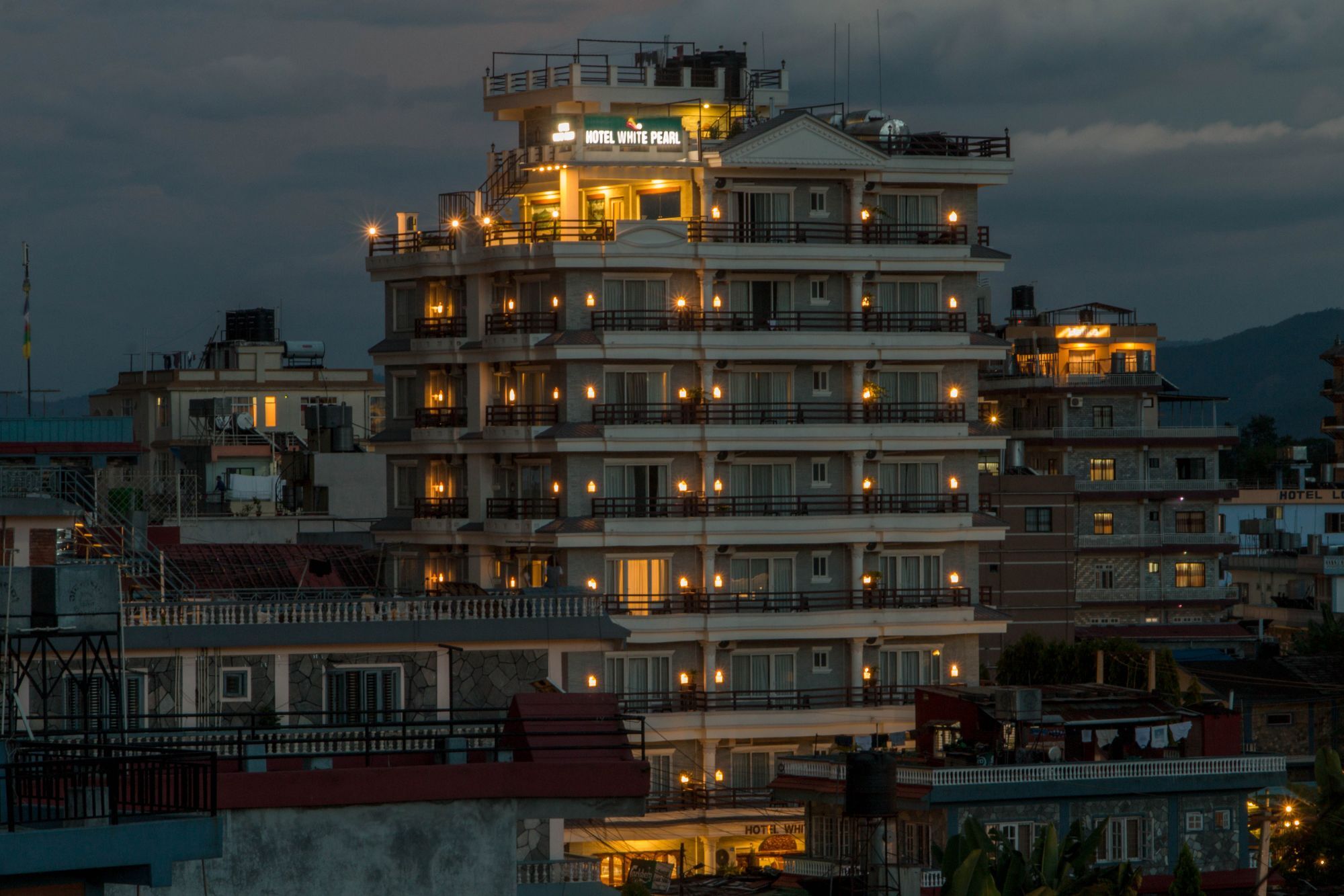 פוקהרה Hotel White Pearl מראה חיצוני תמונה